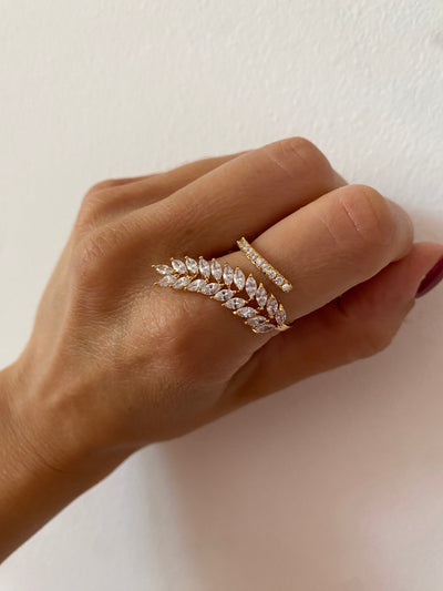 Crystal gold ring